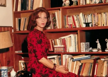 Frase do dia por Clarice Lispector: “Passei a vida tentando corrigir os erros que cometi na minha ânsia de acertar”