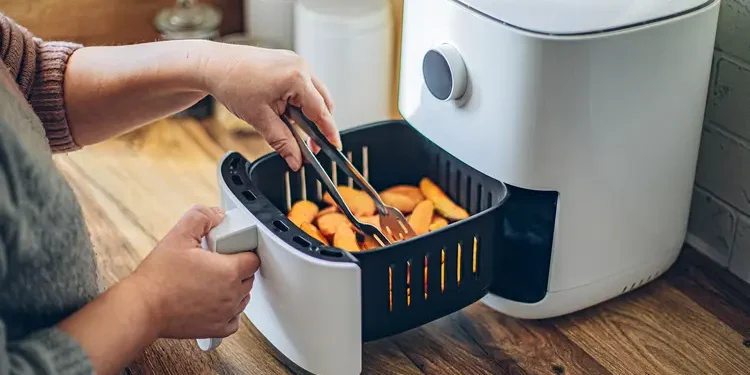 Quer comprar uma air fryer nova? Estes 8 detalhes podem evitar uma escolha que vai te decepcionar