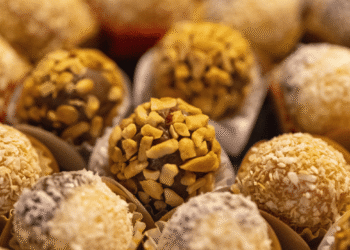 A psicologia explica por que sente vontade de comer doce durante a tarde