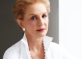 Aos 87 anos, Carolina Herrera mantém rotina de exercícios e mostra disposição para continuar usando salto alto