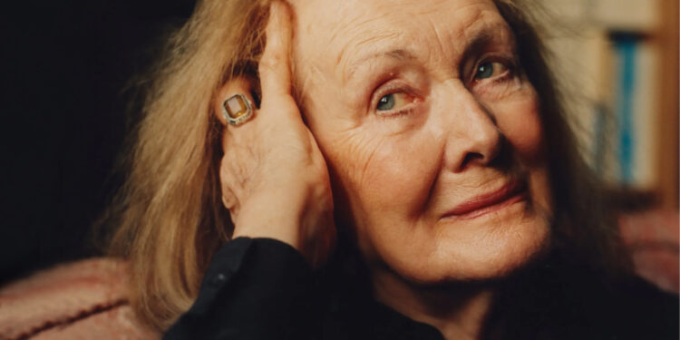 Frase do dia por Annie Ernaux, ganhadora do Nobel de Literatura: “A dor não pode ser mantida intacta, ela precisa ser processada, transformada em humor”
