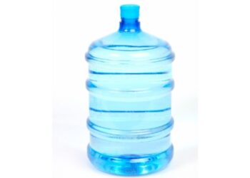 Este truque transforma um galão de água em um vaso para plantas