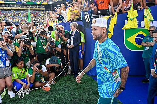 Neymar fica fora do Brasil após pronunciamento sobre pensão dos filhos