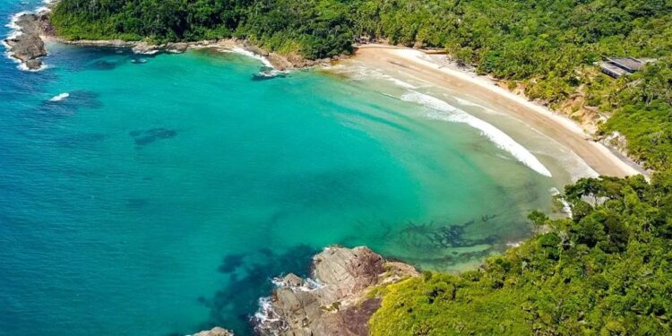 Paraíso escondido na Bahia conquista lugar entre as melhores praias do mundo em ranking internacional