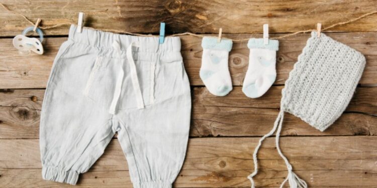Como secar roupas de bebê em dias de chuva sem deixar aquele cheiro desagradável