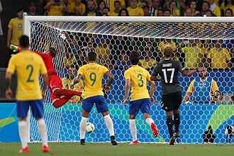 Treinador deixou a Seleção Brasileira e agora recebe R$ 17 milhões a menos
