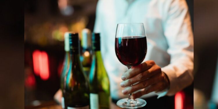 Cientistas descobrem efeito inesperado do vinho no organismo após algumas semanas de consumo