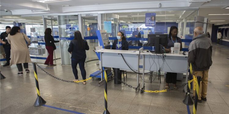 Agências bancárias ficam fechadas brasil