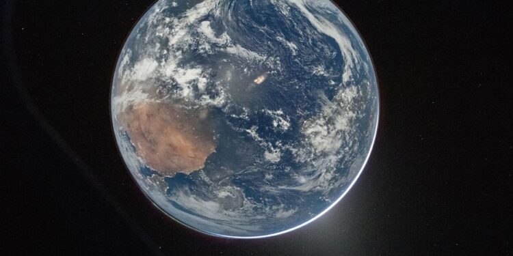 Algo gigantesco está escondido no interior da Terra e cientistas tentam descobrir o que é