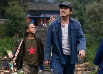 Frase do dia por Jackie Chan: “A vida sempre vai nos derrubar, mas somos nós que escolhemos se queremos ficar em pé ou não”