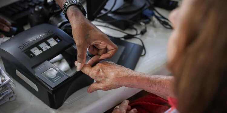 Aposentados e pensionistas precisam ficar atentos à nova exigência de biometria do INSS