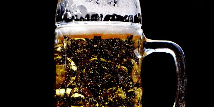 Carnes processadas cerveja aparecem ligadas