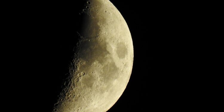 Cientistas calculam quanto tempo lua