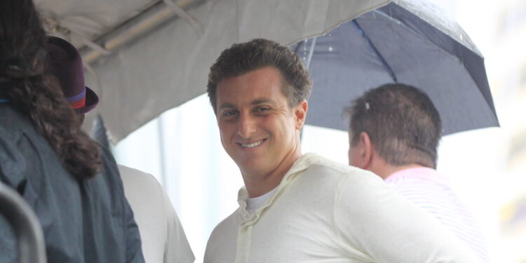 Citação luciano huck televisão tudo