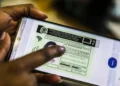 CNH do Brasil permite guardar documentos, consultar multas e contestar pedágios pelo celular