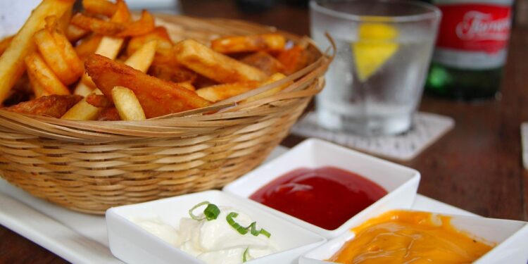 Deixe batatas fritas crocantes detalhe