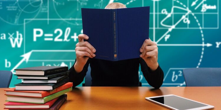 Dormir estudar efeito contrário aprendizado