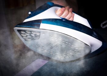 Eletrodoméstico usa vapor remover sujeira
