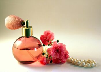 Perfumes femininos amadeirados têm alta