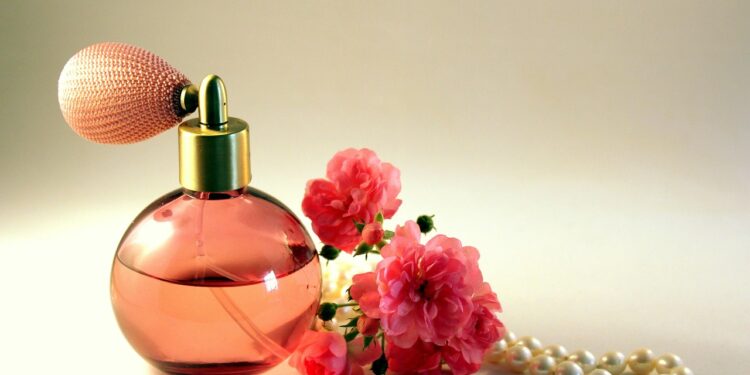 Perfumes femininos amadeirados têm alta