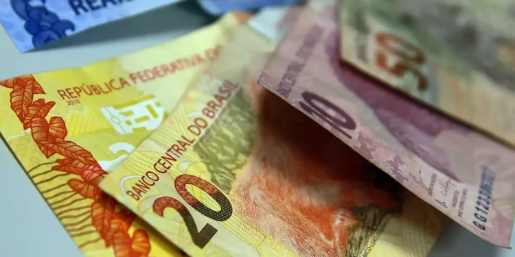 Sete cargos oferecem salários mil