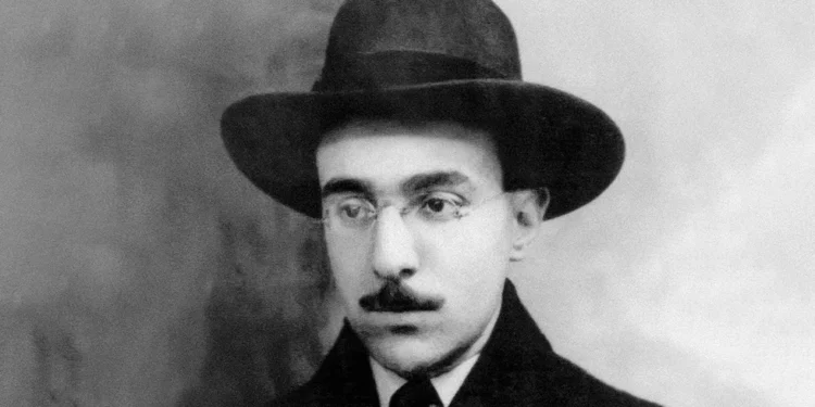 Frase de Fernando Pessoa: “Às vezes ouço passar o vento; e só de ouvir o vento passar, vale a pena ter nascido”