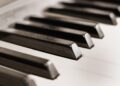 Homem situação rua tocou piano