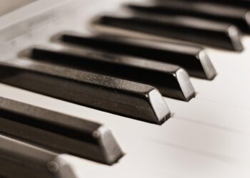 Homem situação rua tocou piano