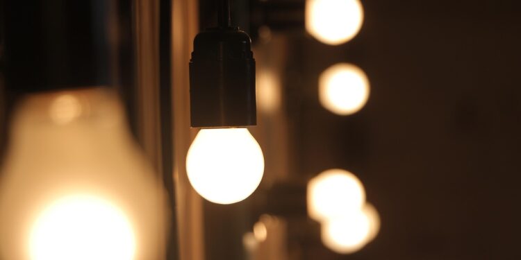 Lâmpada led continua meio acesa