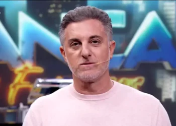 Luciano huck gasta mil robô
