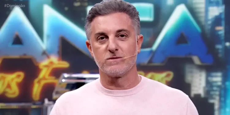 Luciano huck gasta mil robô