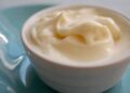Maionese sem ovo fica cremosa em poucos minutos com um truque simples no liquidificador