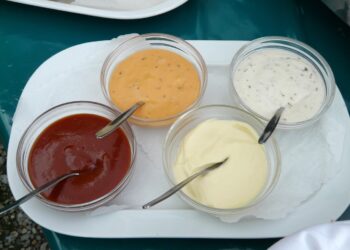 Maionese ketchup mostarda deles merece