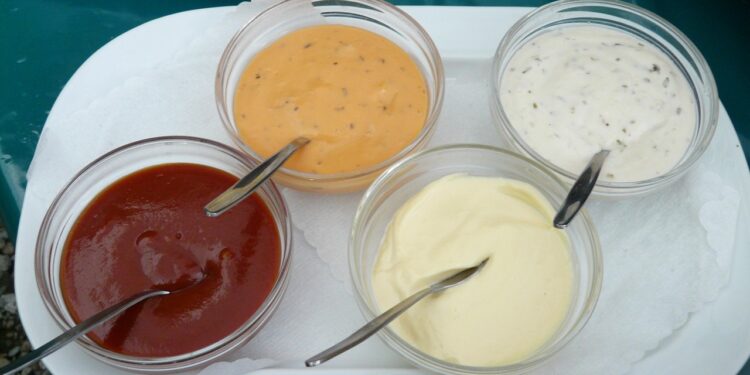 Maionese ketchup mostarda deles merece