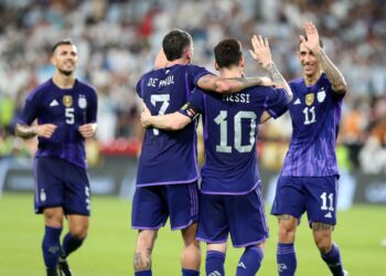 Messi ganha companhia suárez novo
