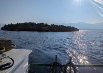 Mistério ilha surge lago canadá