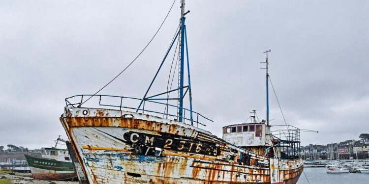 Fizeram toneladas barcos abandonados mudar