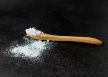 Serve misturar água oxigenada bicarbonato