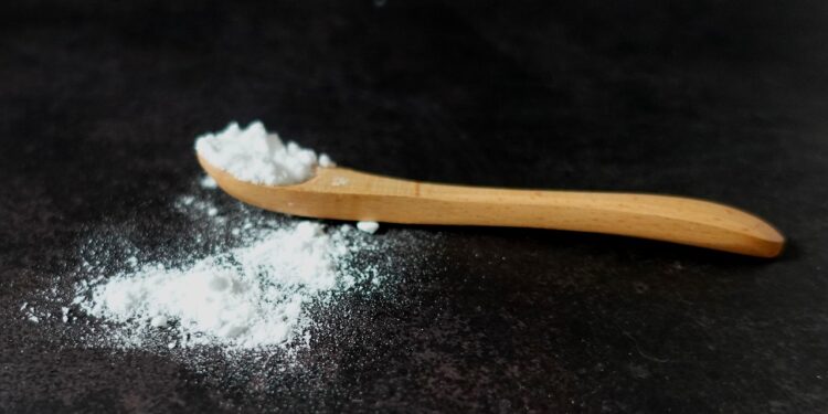 Serve misturar água oxigenada bicarbonato