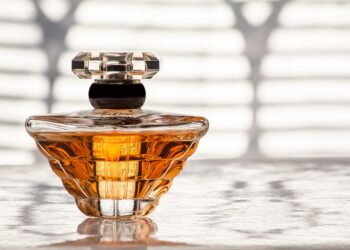 Perfumes femininos destacam noite ganham
