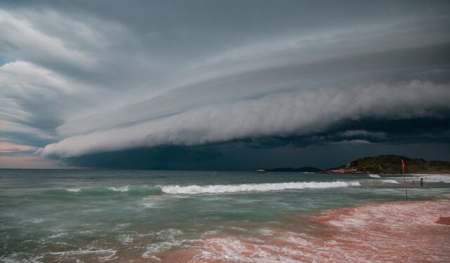 Segundo ciclone de setembro já tem data para atingir o Brasil e todos devem se preparar para tempestades