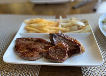 Chefs revelam o truque para fazer um bife grelhado perfeito sem untar a frigideira