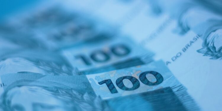 Especialistas revelam quanto guardar do salário todos os meses para ficar financeiramente independente