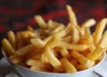 Nem toda batata congelada fica igual na air fryer e teste mostra qual delas mais vale a pena