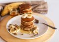 Café americano: receita fácil e rápida de panquecas de banana para quem deseja mudar no café da manhã