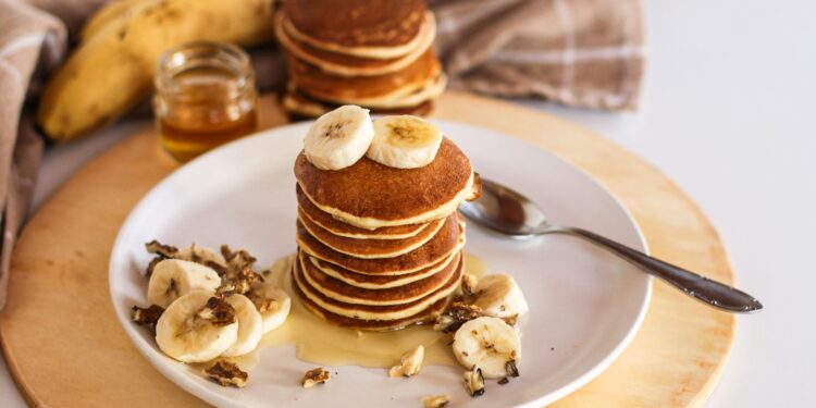 Café americano: receita fácil e rápida de panquecas de banana para quem deseja mudar no café da manhã