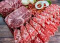 Bandejas de carne têm cores diferentes por um motivo, mas isso não significa o que muita gente imagina