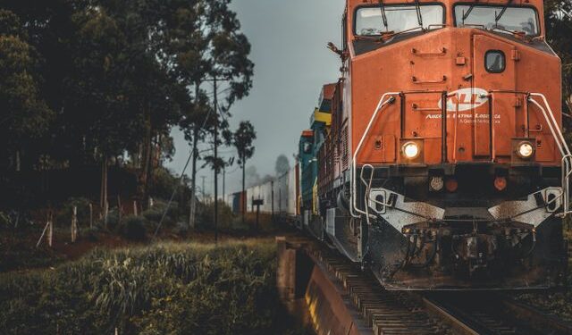 Novo governo retoma megaprojeto para conectar Atlântico e Pacífico por trem
