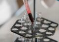 Pesquisa detecta microplásticos no sangue de moradores após análise neste país