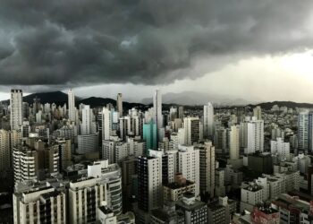 Semana começa com chuva e termina sob influência de novo ciclone; veja as regiões afetadas